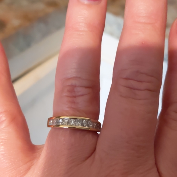 *SOLD* Diamond wedding band - Picture 1 of 3